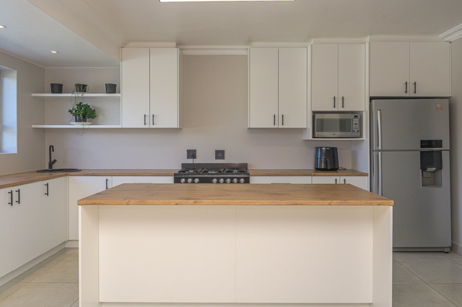 9 Bedroom Property for Sale in Westcliff Western Cape